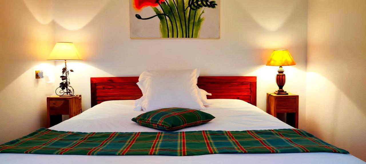 Logis Hotels Domaine Du Chatelard Dirac Екстериор снимка