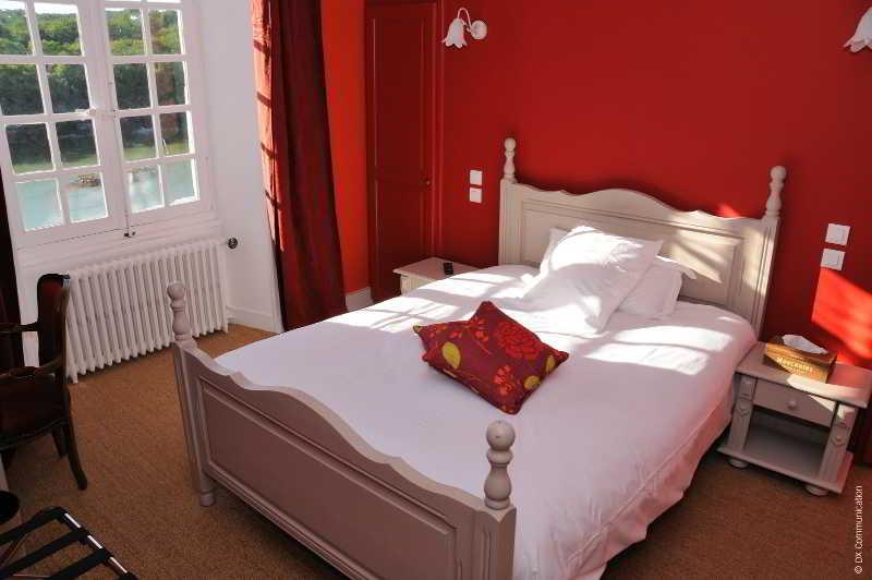Logis Hotels Domaine Du Chatelard Dirac Екстериор снимка