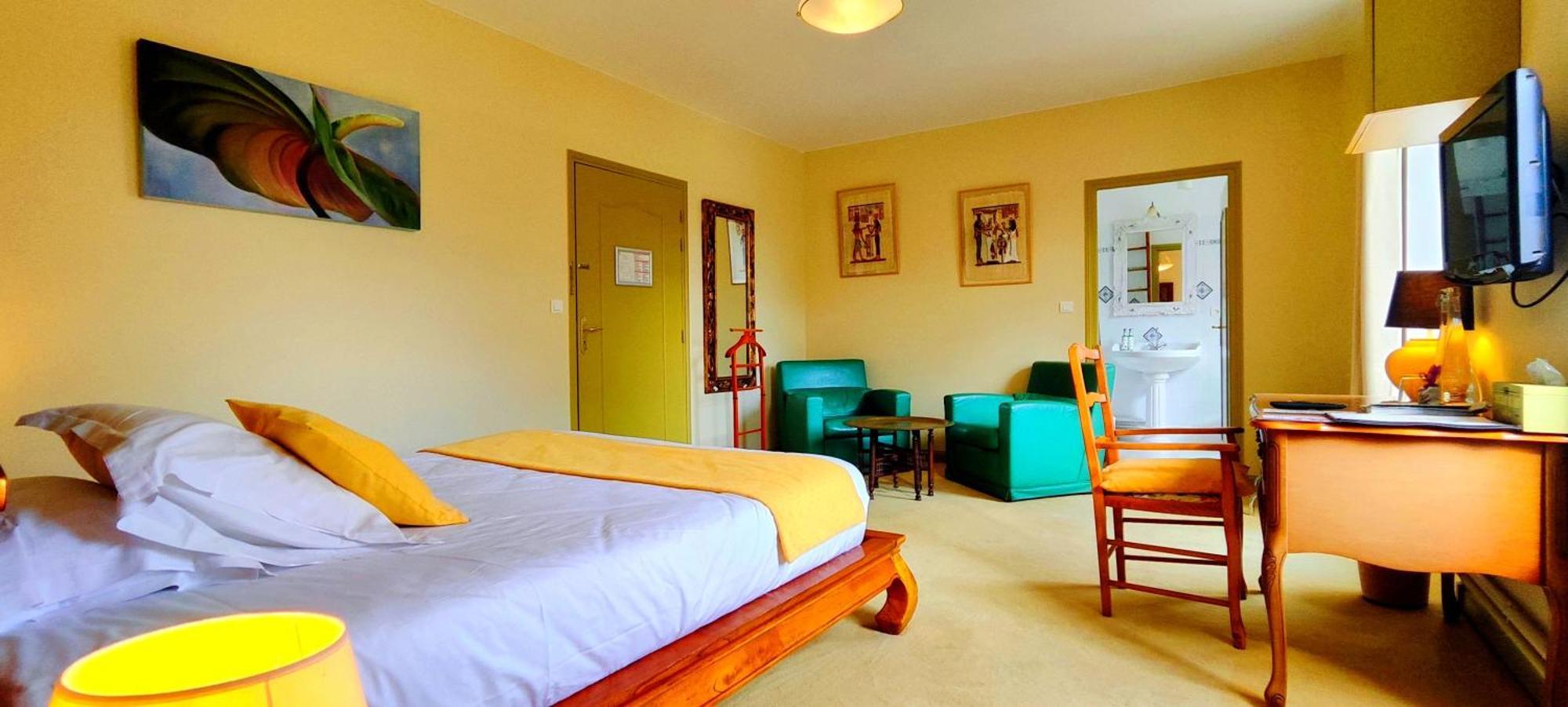 Logis Hotels Domaine Du Chatelard Dirac Екстериор снимка