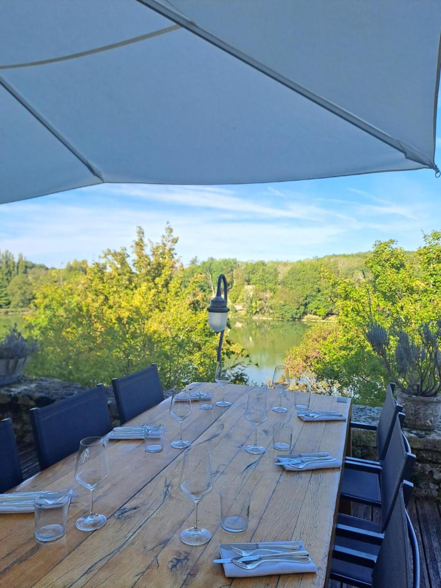Logis Hotels Domaine Du Chatelard Dirac Екстериор снимка