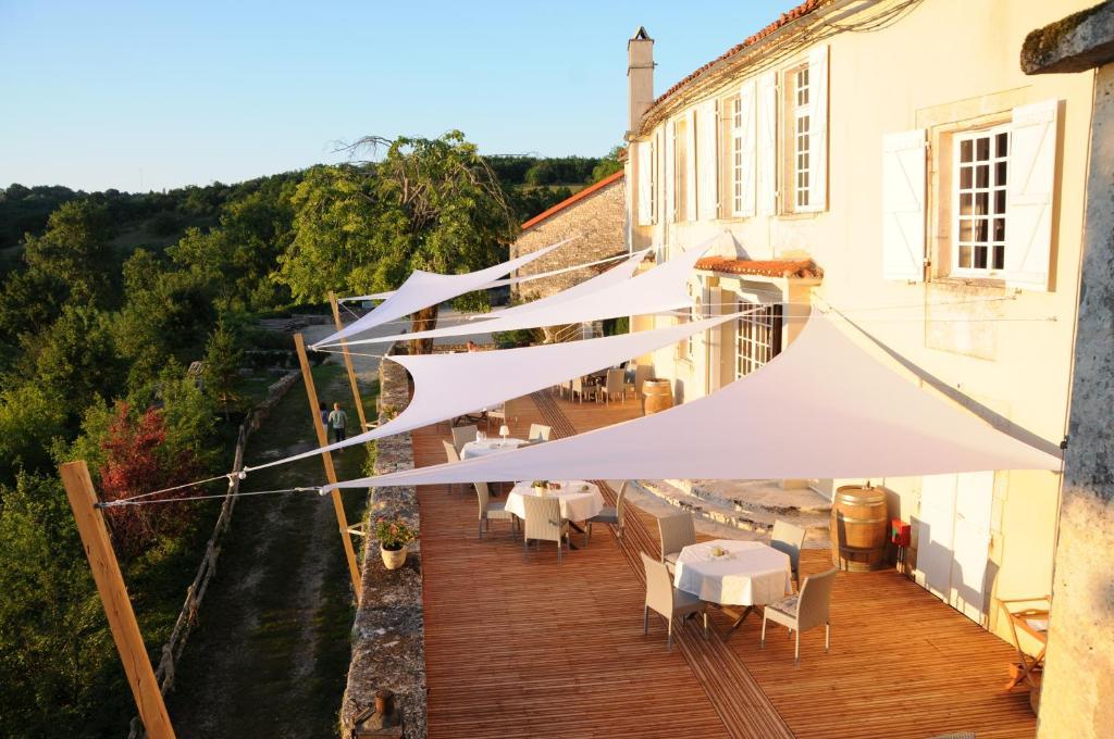 Logis Hotels Domaine Du Chatelard Dirac Екстериор снимка