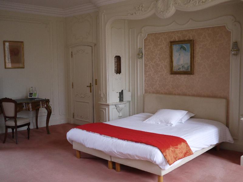 Logis Hotels Domaine Du Chatelard Dirac Екстериор снимка